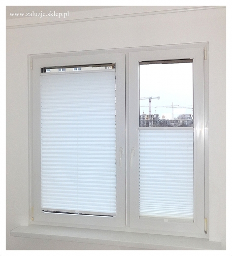 Precyzyjna kontrola światła - plisy okienne w Sosnowcu, funkcjonalność i estetyka dla Twojego domu.